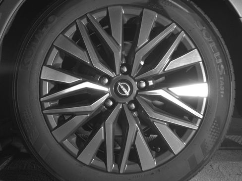Used 2025 Nissan Altima 2.5 SV FWD image 14