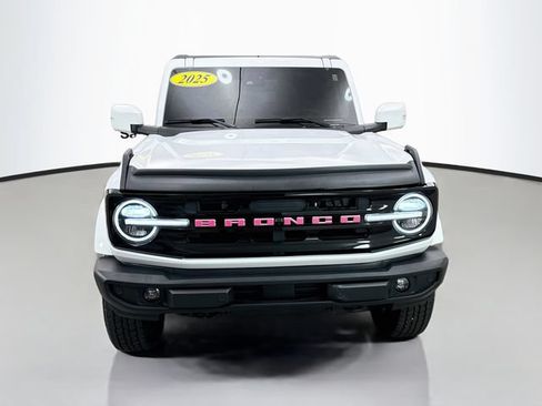Used 2025 Ford Bronco Outer Banks AWD/4WD image 2