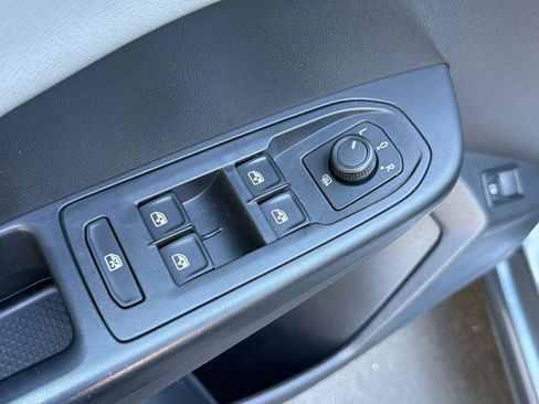Used 2022 Volkswagen Taos SE FWD image 13