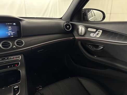 Used 2023 Mercedes-Benz E 350 4MATIC Sedan image 29