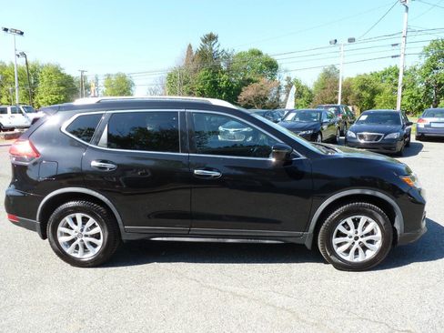 Used 2017 Nissan Rogue SV w/ SV Premium Package AWD/4WD image 6