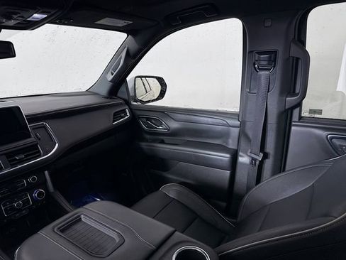 Used 2023 GMC Yukon XL SLT w/ SLT Luxury Package image 25