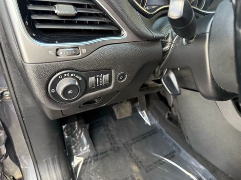 Used 2020 Jeep Cherokee Limited image 11