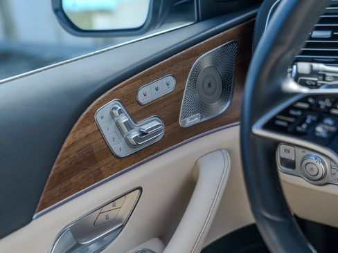 Used 2025 Mercedes-Benz GLS 450 4MATIC image 26