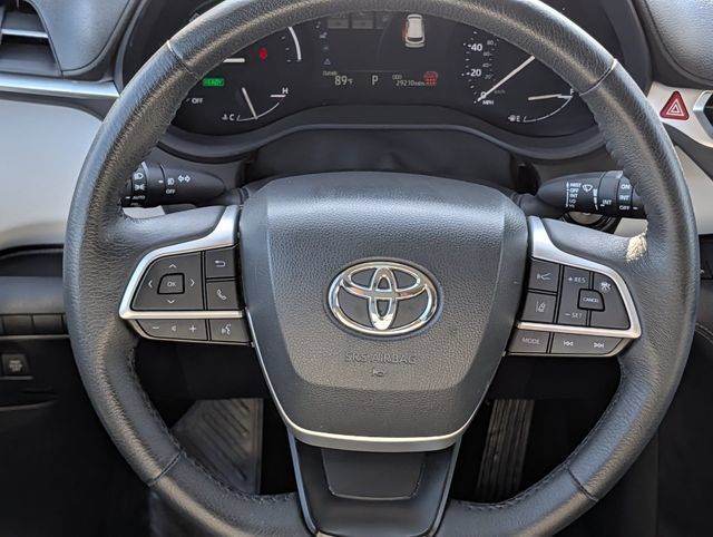 Used 2025 Toyota Sienna XLE FWD image 13