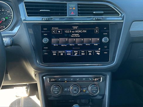 Used 2021 Volkswagen Tiguan SE R-Line image 27