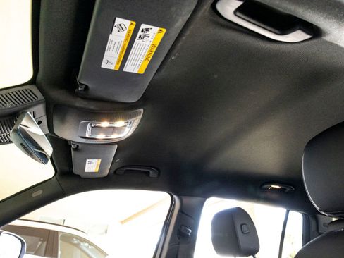 Used 2025 Mercedes-Benz GLB 250 image 20