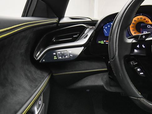 Used 2022 Ferrari SF90 Stradale image 39