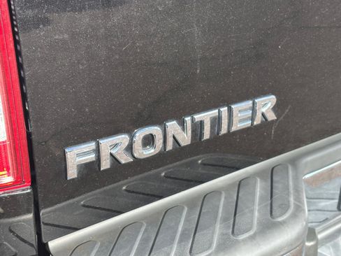 Used 2016 Nissan Frontier SV image 23
