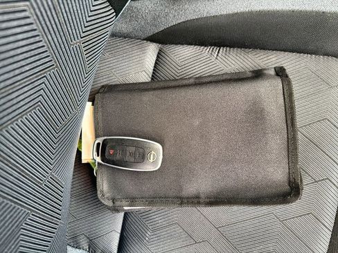 Used 2025 Nissan Versa SV FWD image 39