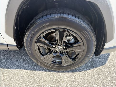 Used 2019 Toyota RAV4 XLE w/ Convenience Package FWD image 13