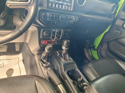 Used 2018 Jeep Wrangler Unlimited Rubicon w/ Dual Top Group AWD/4WD image 11