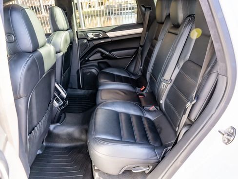 Used 2015 Porsche Cayenne Turbo image 10