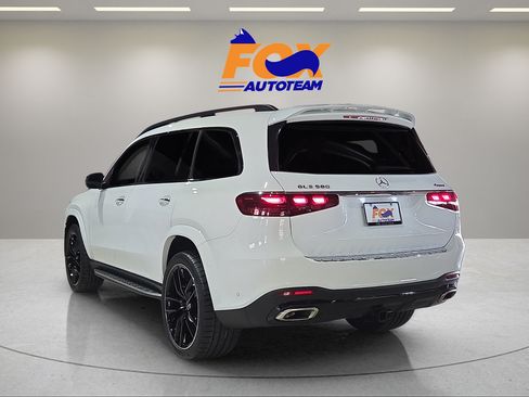 Used 2024 Mercedes-Benz GLS 580 4MATIC image 3