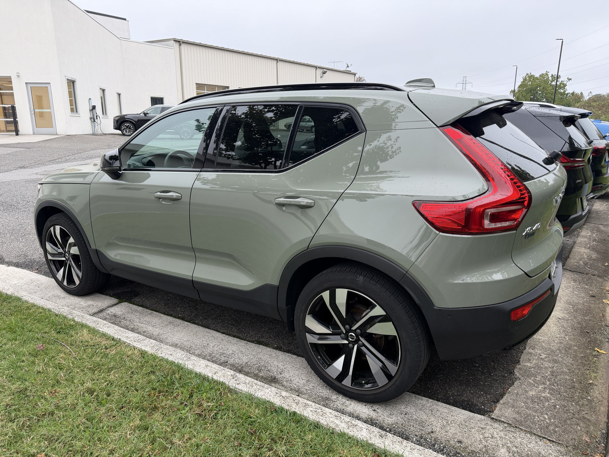Used 2023 Volvo XC40 B5 Plus w/ Protection Package Premier AWD/4WD image 15
