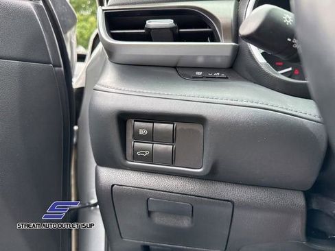 Used 2022 Toyota Highlander XLE image 35