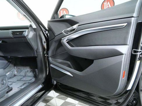 Used 2024 Audi Q8 e-tron Premium Plus w/ Premium Plus Package AWD/4WD image 11