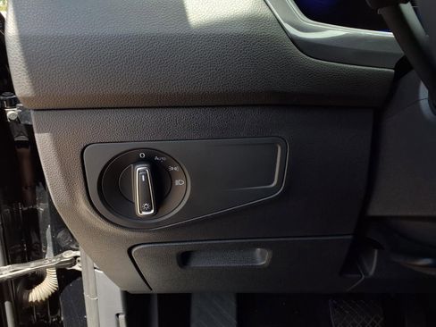 Certified 2023 Volkswagen Tiguan SE FWD image 16