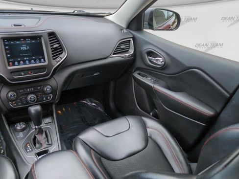 Used 2020 Jeep Cherokee Trailhawk w/ Cold Weather Group AWD/4WD image 18