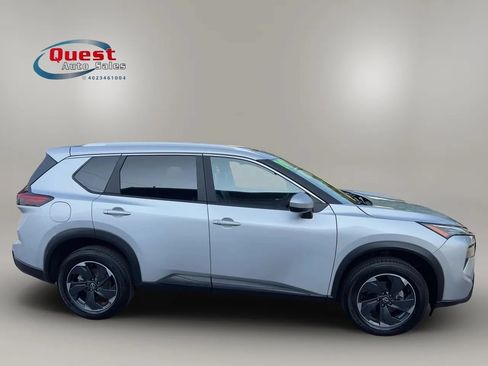 Used 2024 Nissan Rogue SV w/ SV Premium Package AWD/4WD image 2