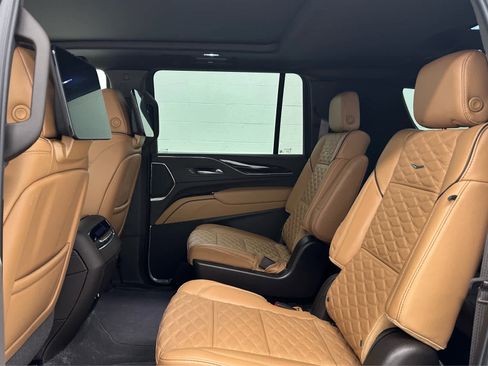 Used 2024 Cadillac Escalade ESV Sport w/ LPO, ONYX Package image 15