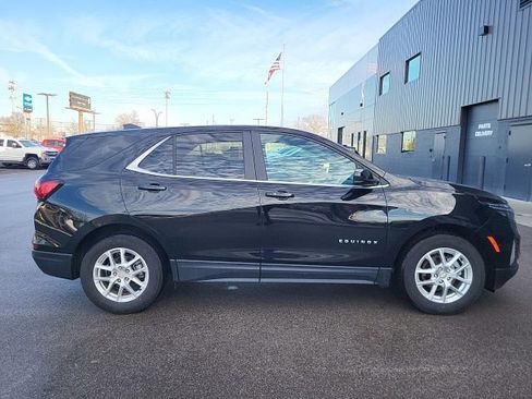 Used 2022 Chevrolet Equinox LT image 2