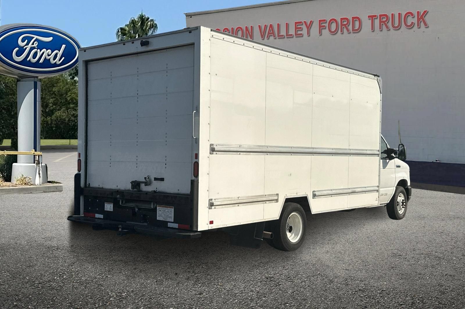 Used 2022 Ford E-350 and Econoline 350 Super Duty RWD image 4