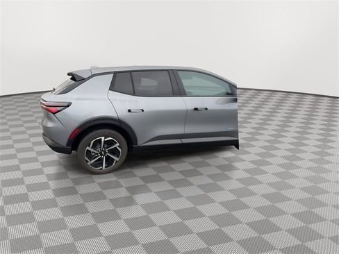 Used 2025 Chevrolet Equinox EV LT w/ Comfort Package image 8