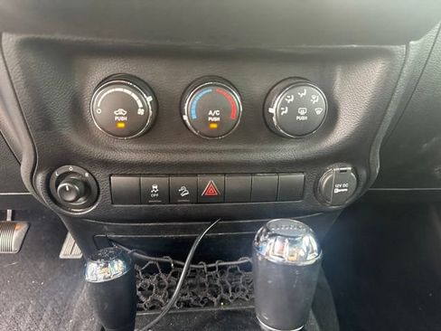 Used 2015 Jeep Wrangler Unlimited Sport w/ Quick Order Package 24S AWD/4WD image 27