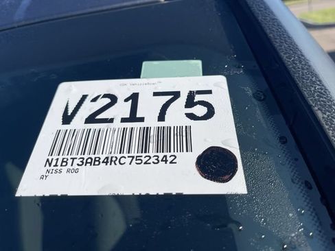Used 2024 Nissan Rogue S AWD/4WD image 23