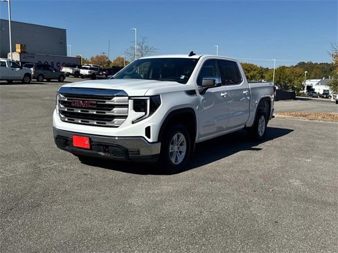 Used 2025 GMC Sierra 1500 SLE image 9