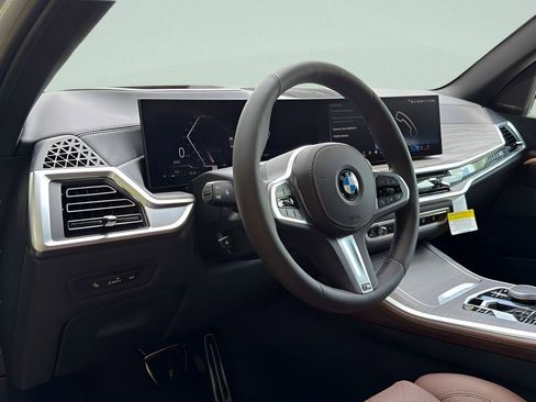 New 2026 BMW X5 xDrive40i w/ M Sport Package AWD/4WD image 9