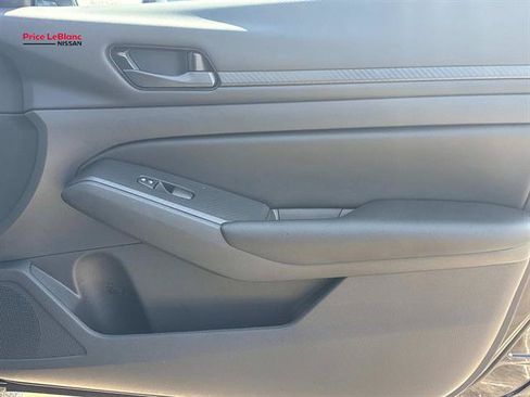 Used 2025 Nissan Altima 2.5 S FWD image 13