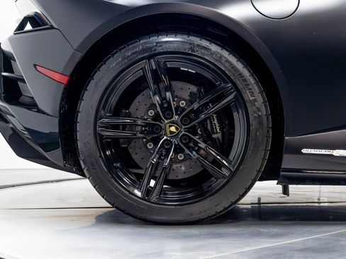 Used 2021 Lamborghini Huracan EVO RWD image 22