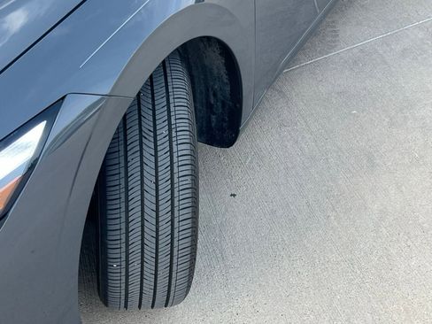 Used 2024 Hyundai Elantra SEL image 9