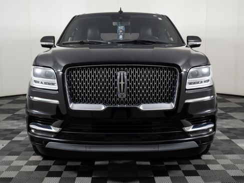 Used 2019 Lincoln Navigator Reserve image 11