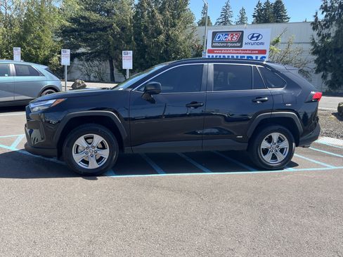 Used 2024 Toyota RAV4 LE AWD/4WD image 2
