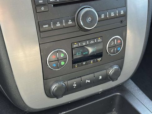 Used 2010 Chevrolet Avalanche LT w/ Luxury Package AWD/4WD image 30