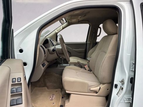 Used 2018 Nissan Frontier SV AWD/4WD image 11