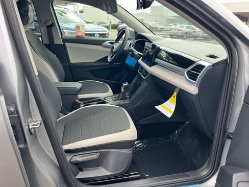 New 2025 Volkswagen Taos SE image 27