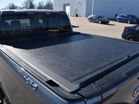 Used 2021 GMC Sierra 1500 SLT image 16