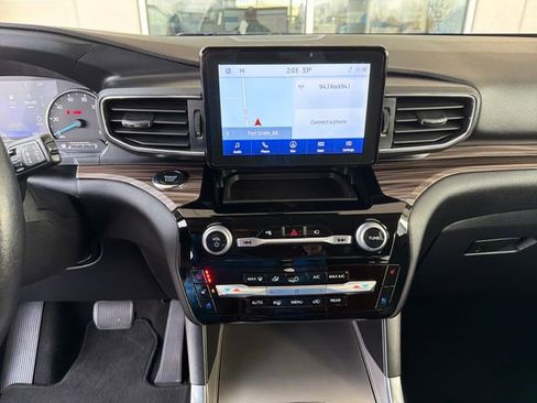 Used 2022 Ford Explorer Limited w/ Equipment Group 301A image 18