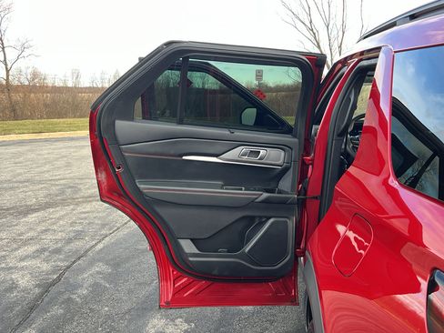 Used 2025 Ford Explorer ST-Line w/ ST-Line Street Pack image 36