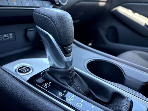 Used 2025 Nissan Altima 2.5 SV FWD image 14