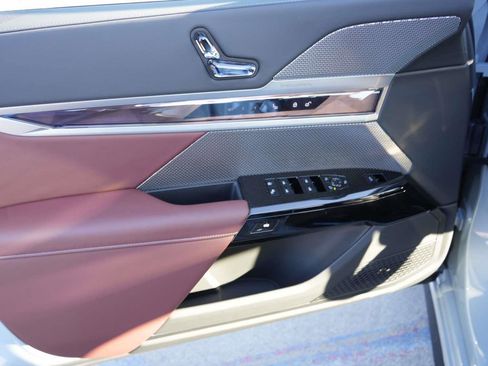 New 2026 BMW 740i w/ Executive Package image 11