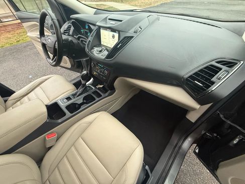 Used 2017 Ford Escape Titanium image 27
