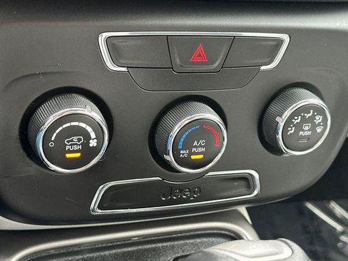 Used 2017 Jeep Compass Latitude FWD image 20