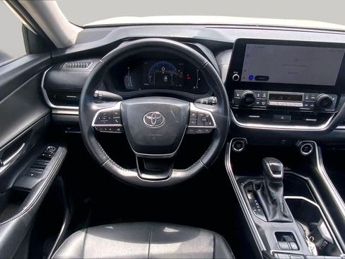 Used 2025 Toyota Grand Highlander AWD image 6