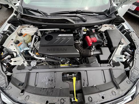Used 2025 Nissan Rogue SV FWD image 34