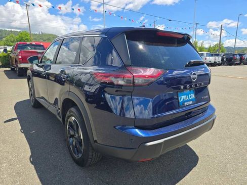 Used 2024 Nissan Rogue SV AWD/4WD image 3